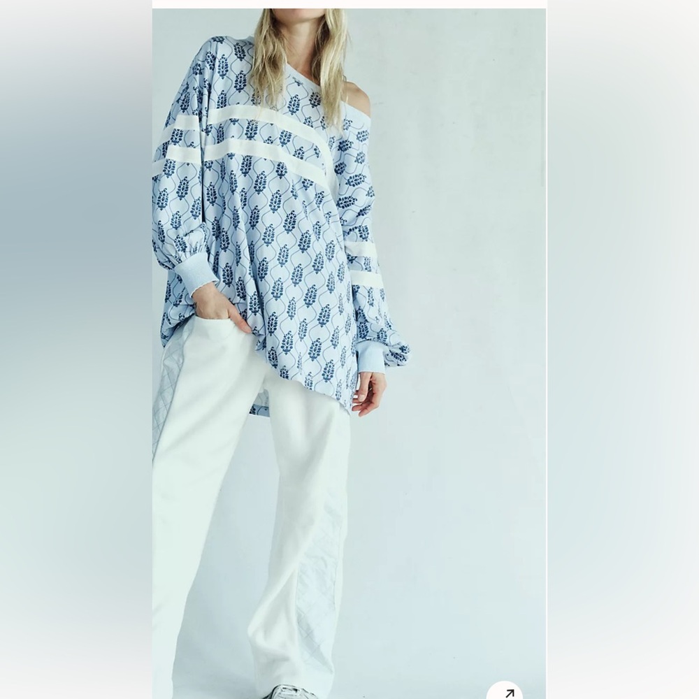 Post up logo layer💎💎💎 Runs oversized💎💎 But so adorable💎 - Picture 3 of 4